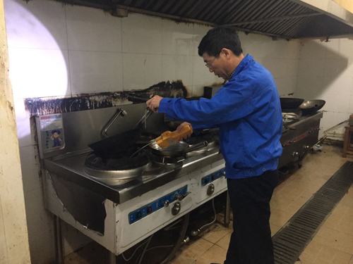 某酒店廚房安全檢查現(xiàn)場(chǎng).png 某酒店廚房安全檢查現(xiàn)場(chǎng).png